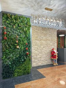 a wall with a green ivy at Hotel Diamant in Dospat