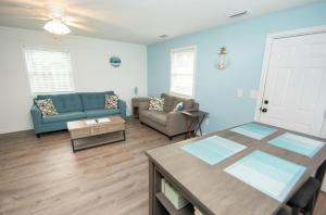 A seating area at Cresent Beach House by Palmetto Vacation Rentals