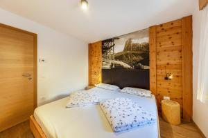 Postel nebo postele na pokoji v ubytování Naturoase Stegerhof Apt Iris