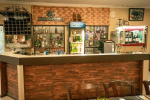Sohvabaar või baar majutusasutuses Hotel Jungle Crown
