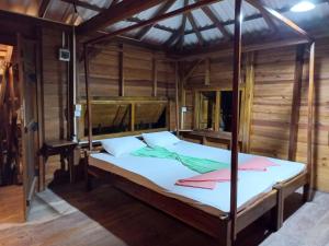 Postel nebo postele na pokoji v ubytování Breezy Beach Cabanas