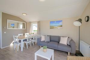 Posezení v ubytování Chalet Luttikduin Nr 10 - Callantsoog aan Zee