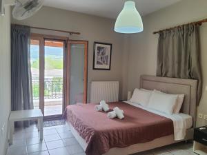 Katil atau katil-katil dalam bilik di Cave Apartments