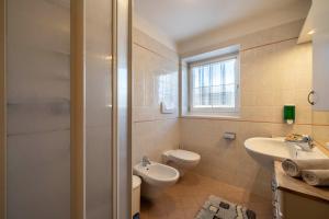 Ένα μπάνιο στο Stücklhof Wohnung Veilchen +27 φωτογραφίες