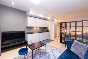 Кухня или мини-кухня в Revalia Das Haus Studios
