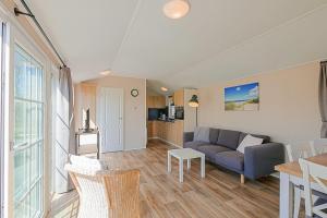 Kuchyň nebo kuchyňský kout v ubytování Chalet Luttikduin Nr 15 - Callantsoog aan Zee
