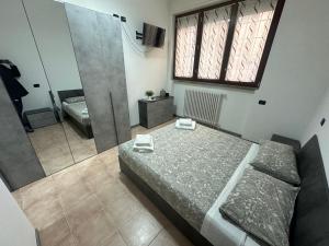 Een bed of bedden in een kamer bij B&B Black&White and apartments