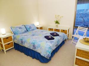 En eller flere senge i et værelse på Scarborough & Absolutely Beachfront