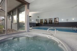 a hot tub in the middle of a swimming pool at Days Inn by Wyndham Barrie in Barrie