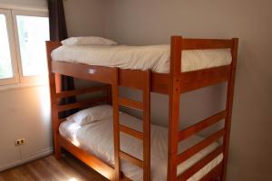 two bunk beds in a room with a window at BBCasita in Santiago
