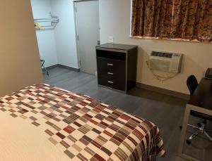 Postel nebo postele na pokoji v ubytování Red Roof Inn Copiague