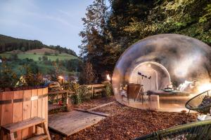 a metal domebedroom in a garden with a wooden fence at Bubble Tent Elzach- Schlafen unterm Sternenhimmel- by living TIMELESS in Elzach
