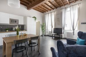 a kitchen and living room with a table and chairs at Porta Rossa Dream in Florence