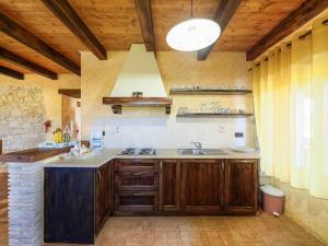 Kuchyň nebo kuchyňský kout v ubytování Casa Piccola Barbici with pool in Porec, Istria