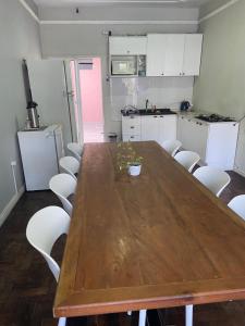 Kuchyň nebo kuchyňský kout v ubytování Gup Hostel
