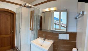 Koupelna v ubytování Wohnung 5 mit Garten und sonniger Terrasse + 28 fotografií