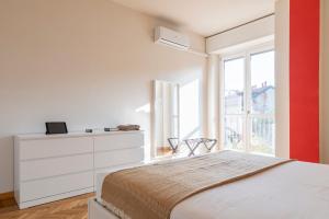 A bed or beds in a room at Conchetta Flexyrent - Aircon - WiFi - Navigli