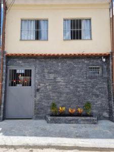 a building with a door and some plants at Studio fantástico in São Paulo