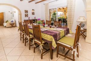 Reštaurácia alebo iné gastronomické zariadenie v ubytovaní Villa San Andres
