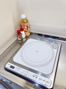 東京にあるストレッチ西落合204のコントロールパネル付き冷蔵庫のiPod