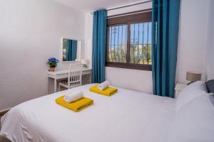 Postel nebo postele na pokoji v ubytování Villa Roja + 37 fotografií