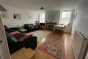 a living room with a couch and a table at Charming 3 Bedroom Apartment in the Heart of Vibrant Old Town in Edinburgh