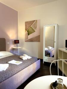 a hotel room with a bed and a mirror at Dimora Montecchi in Verona