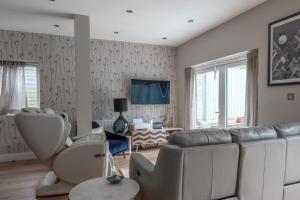 a living room with a couch and a table at Quirky, Vintage 2 bed flat in London