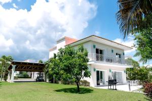Zahrada ubytování Luxury Villa Iberosta Del Mar - 4BDR, Private Beach, Pool & Jacuzzi