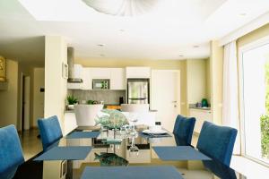 Posezení v ubytování Luxury Villa Iberosta Del Mar - 4BDR, Private Beach, Pool & Jacuzzi