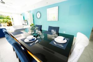 Posezení v ubytování Luxury Villa Iberosta Del Mar - 4BDR, Private Beach, Pool & Jacuzzi