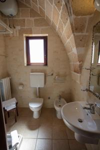 A bathroom at Masseria Giustiniani
