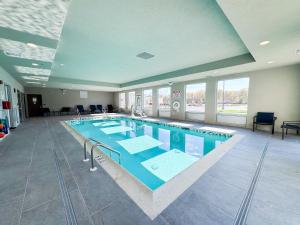a large swimming pool in a hotel room at Hawthorn Extended Stay by Wyndham Mount Laurel Moorestown in Mount Laurel