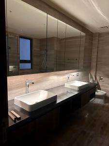 a bathroom with two sinks and a large mirror at Shine HolliDay Villa HaNoi in Hanoi