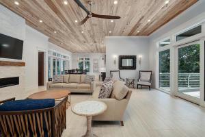 Ruang duduk di Seagrove Social
