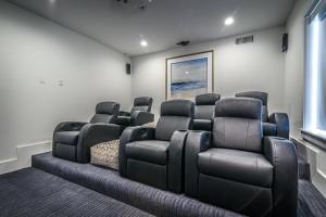 a waiting room with leather chairs in a room at Wait'n on Sundown in Destin