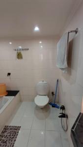 Bany a 1 BHK with bathtub and terrace