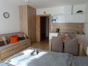 Kuchyň nebo kuchyňský kout v ubytování Apartmán U Sjezdovky