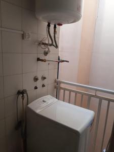 a small bathroom with a toilet and a sink at Las Flores in Murcia