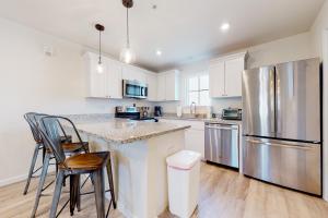 Dapur atau dapur kecil di 18 Rehoboth Beach House --- 20494 Coastal Highway, Unit #18