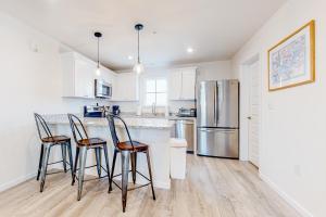 Dapur atau dapur kecil di 13 Rehoboth Beach House --- 20494 Coastal Highway, Unit #13