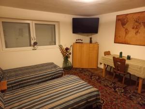 Postel nebo postele na pokoji v ubytování Alpenblick Ferienwohnung und Monteurzimmer