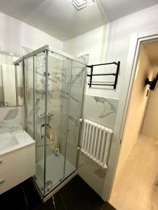 a bathroom with a glass shower and a sink at PianoB&b in Campobasso