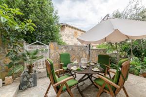 Ein Garten an der Unterkunft Apartments Ivanka