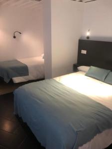 a hotel room with two beds in a room at Loft 5 Maracena centro in Maracena
