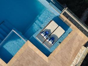 Bazén v ubytování Jessica Luxury Villa nebo v jeho okolí