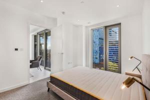 Gallery image of E1 Luxury Apartment in London