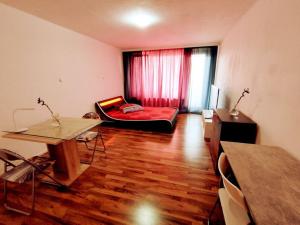 Χώρος καθιστικού στο Your Second Home - Feel like home- Studio Apartment in Heart of City