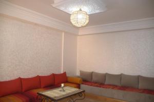 een woonkamer met een bank en een tafel bij Spacious Appartement in Agadir only for families in Agadir