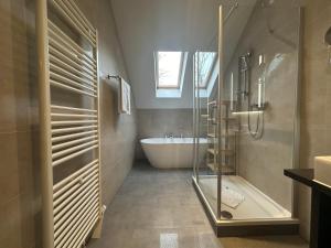 A bathroom at Hotel Brauhof Wien